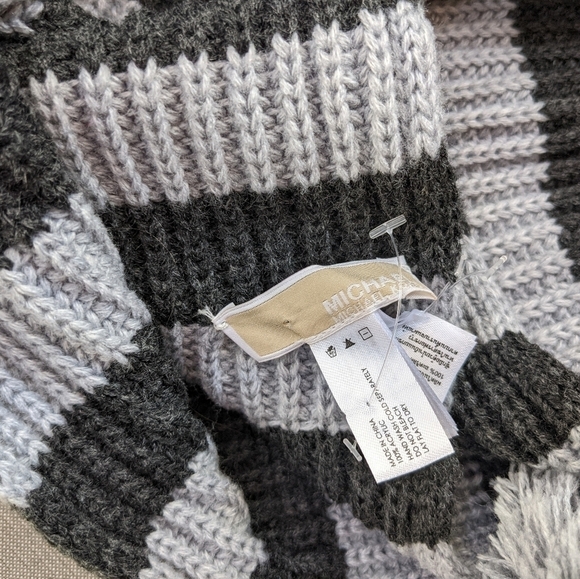 Michael Kors 2 Piece Scarf & Beanie Hat Set Gray color - Picture 2 of 2